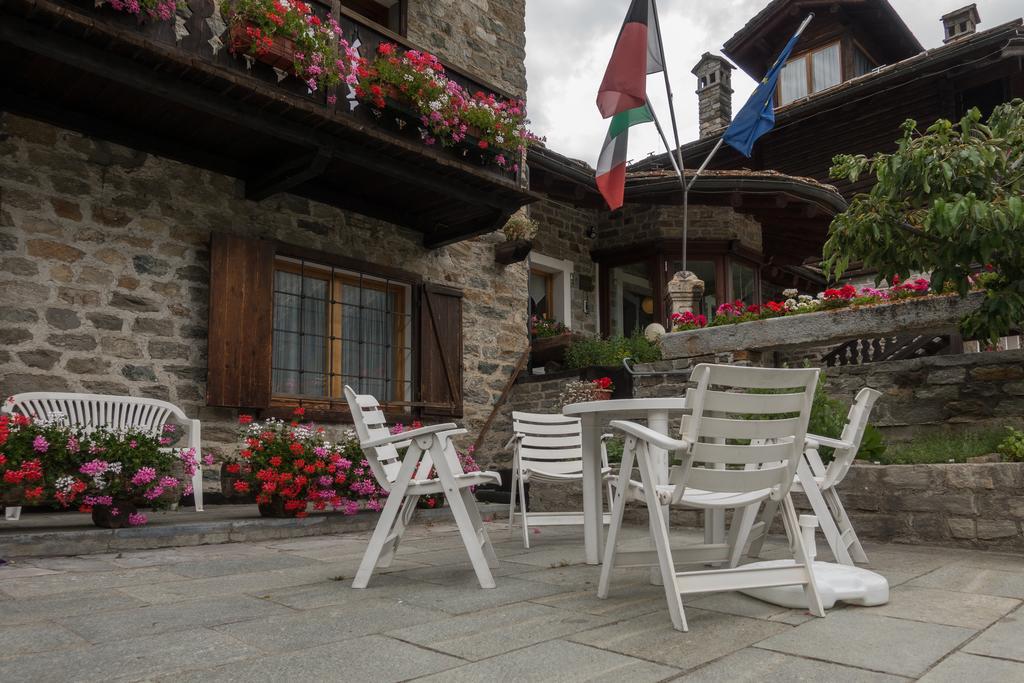 Petit Hotel Cogne Exterior photo
