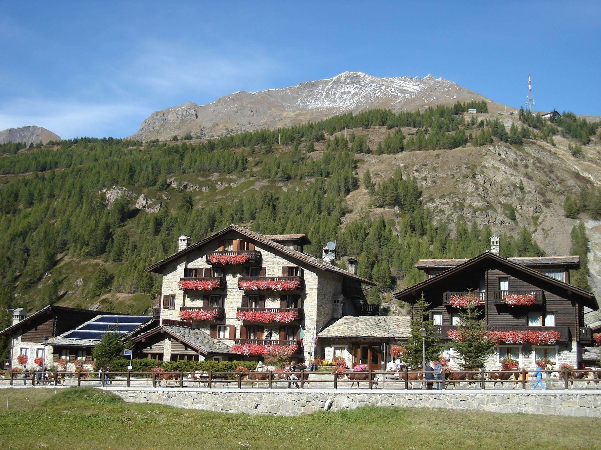 Petit Hotel Cogne Exterior photo
